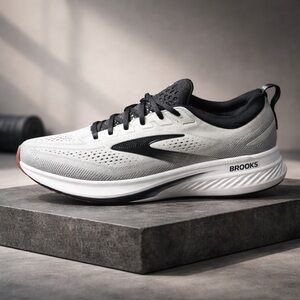 Brand New In Box🔥🔥🔥 Brooks Glycerin 23 Men size 10.5 ( white/ black / gum